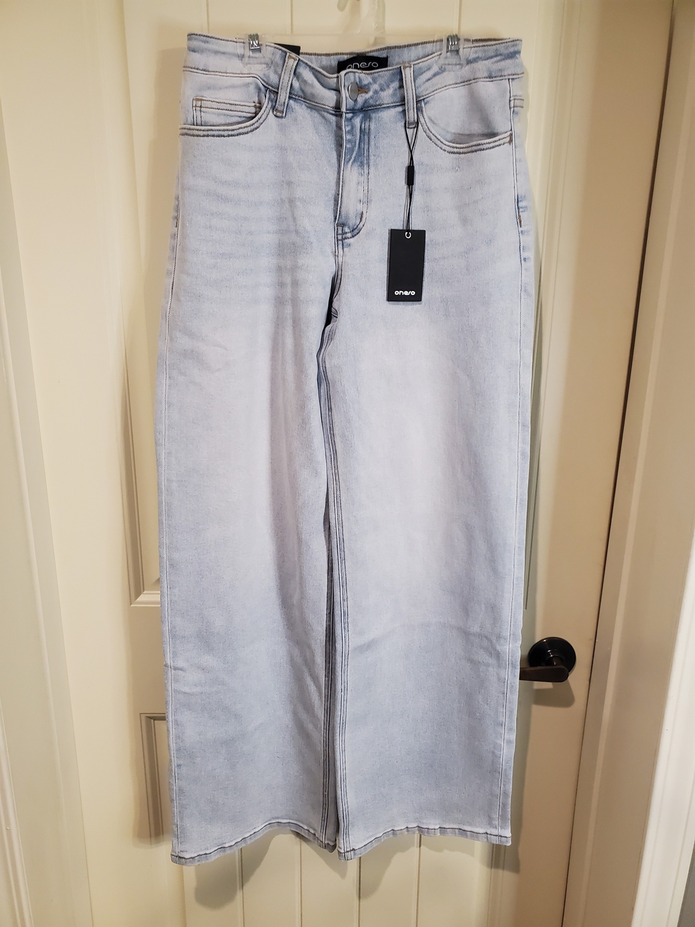 Light Wash Wide Leg Jeans - Oneso